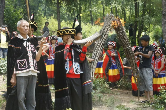 彝族火把节的来历和传说和风俗简介（彝族火把节是几月几日）