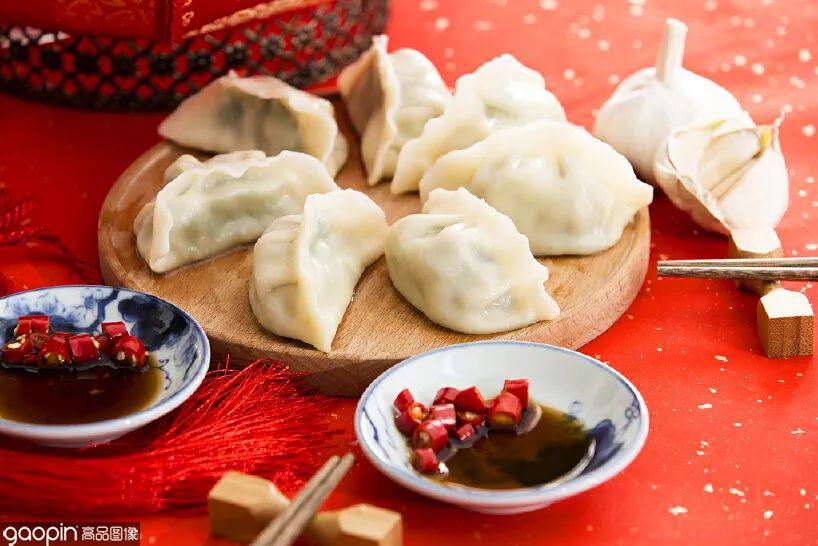 张仲景发明饺子的故事来历概括(张仲景发明了什么美食)