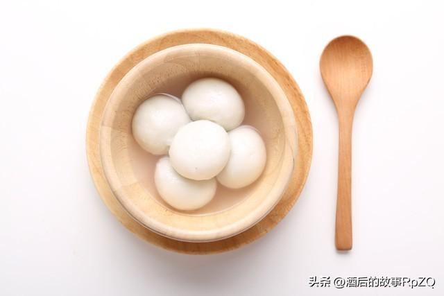 冬至吃汤圆的由来的故事简介(冬至吃汤圆寓意是什么意思)