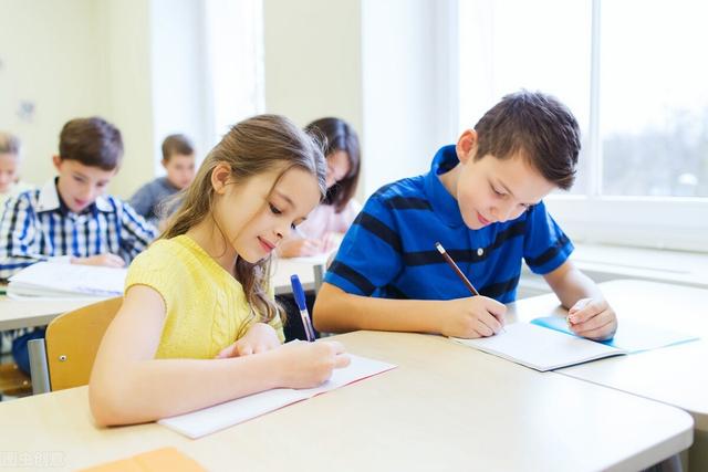 学校收学生考试费合理吗?答案来了