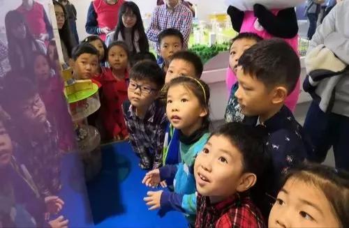 记一次参观活动作文400字-小学作文-电子课本网 记一次参观活动作文400字-小学作文