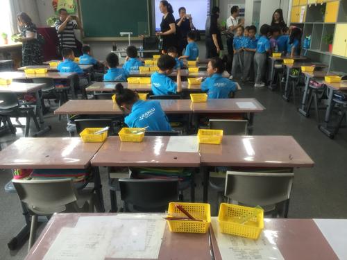 今天老师迟到了作文四年级500字以上：今天老师来晚了-小学作文