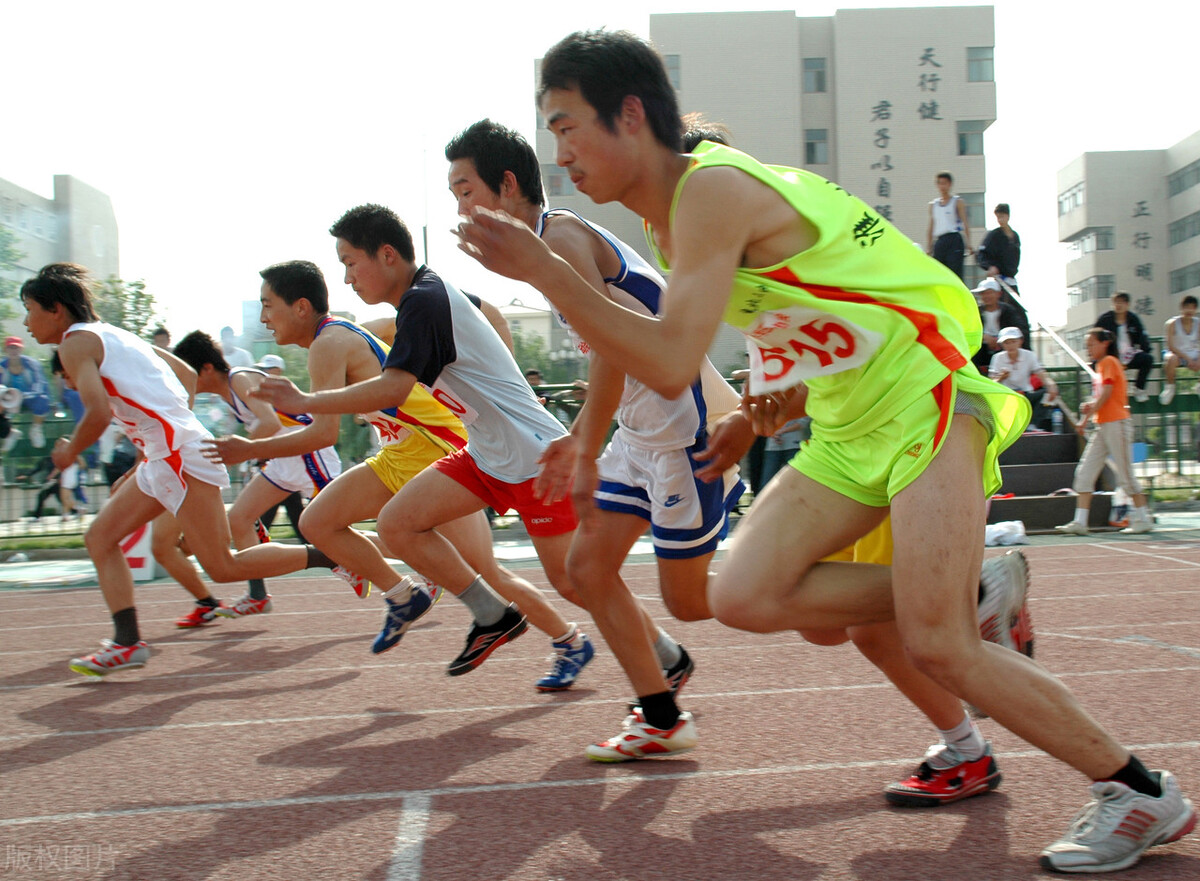 初中满分作文《兴趣，是一种甜蜜的牵引》赛场冲锋，人生圆梦