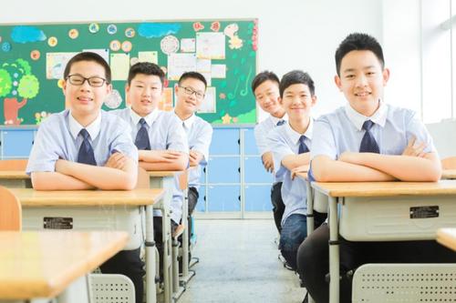 我的同桌五年级优秀作文500字以上：我的同桌陈邦柱-小学作文