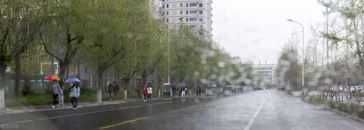 难忘的那个雨天小学满分作文:雨中的回忆-小学作文-电子课本网 难忘的那个雨天小学满分作文:雨中的回忆-小学作文