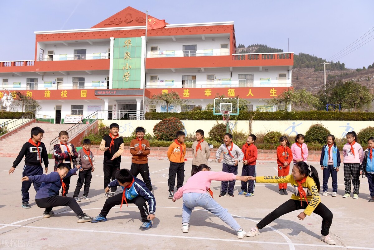 小学满分作文《雨中的欢乐》