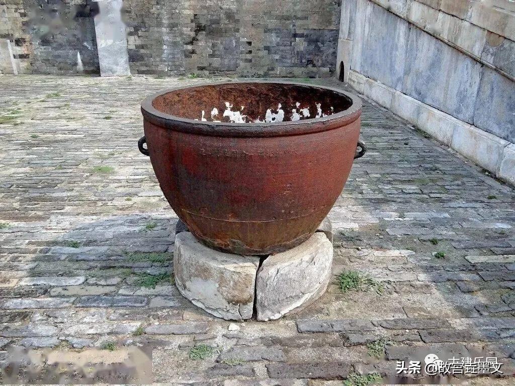故宫里的大水缸是做什么用的（故宫里一共有多少个大缸）
