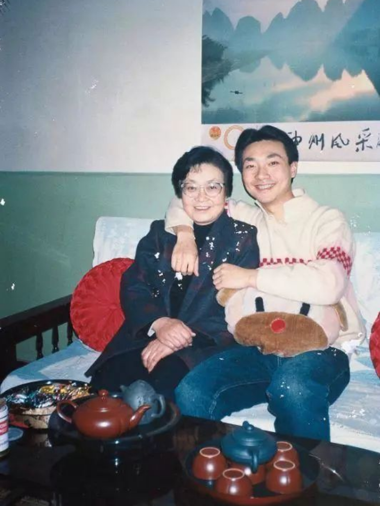 康辉个人资料简介（康辉有孩子吗）
