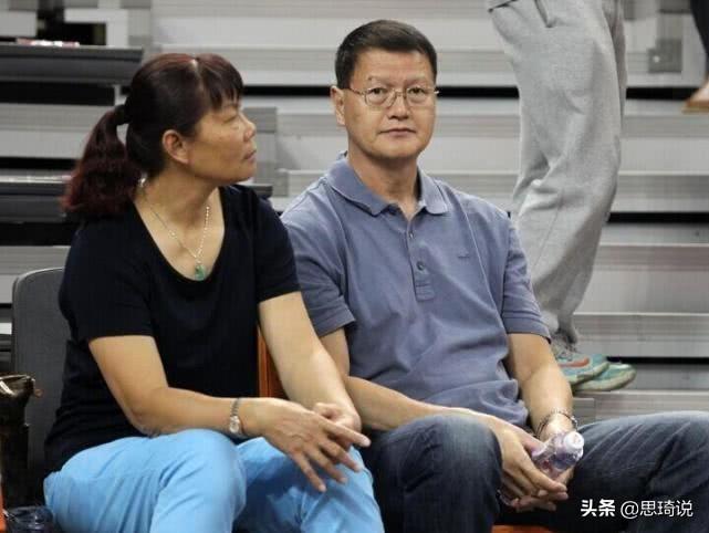 易建联个人资料简介身高体重（易建联出生在哪里，年薪是多少）