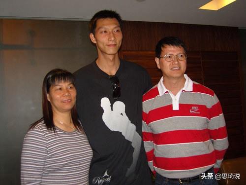 易建联个人资料简介身高体重（易建联出生在哪里，年薪是多少）
