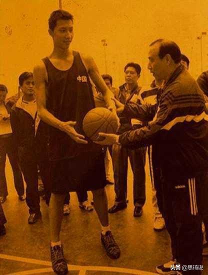 易建联个人资料简介身高体重（易建联出生在哪里，年薪是多少）