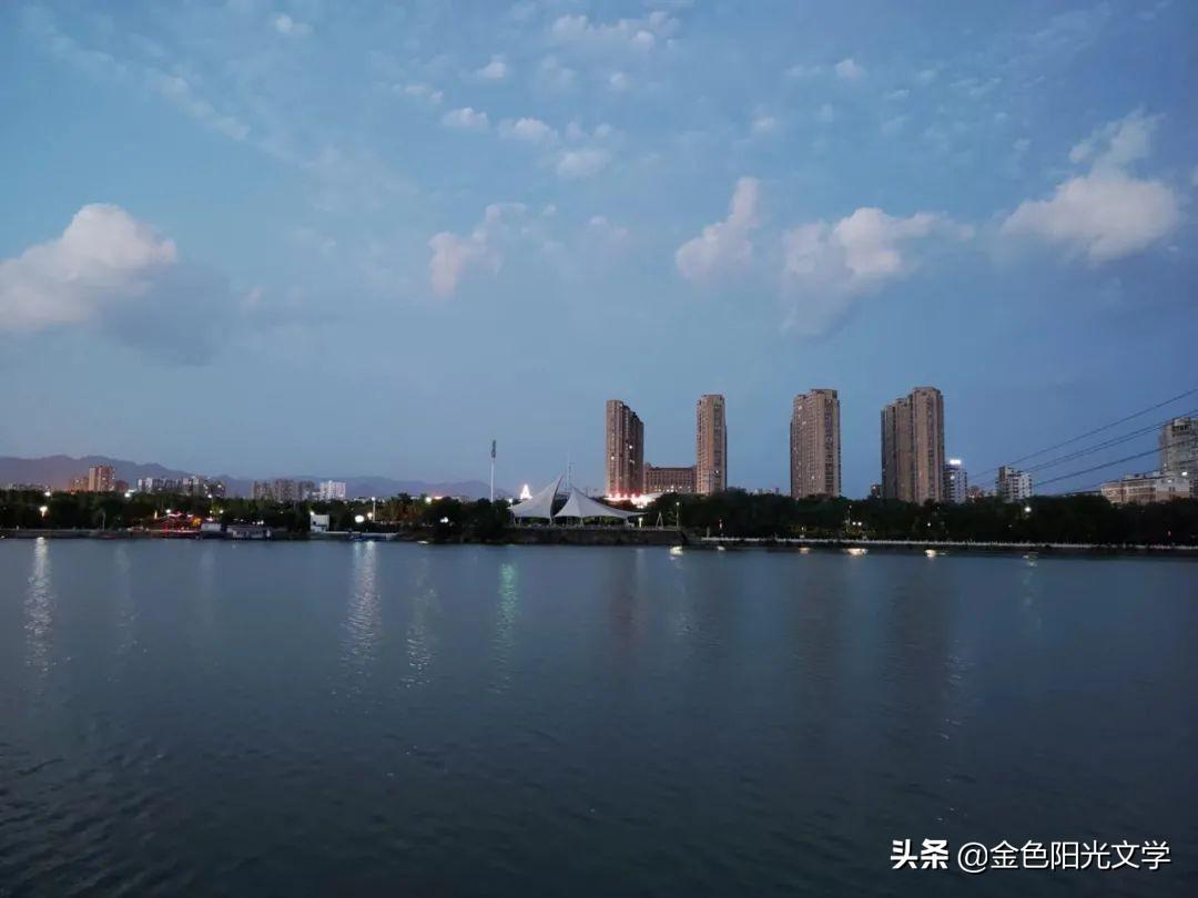 我的名字作文2篇(小学精彩范文)-小学作文-电子课本网 我的名字作文2篇(小学精彩范文)-小学作文