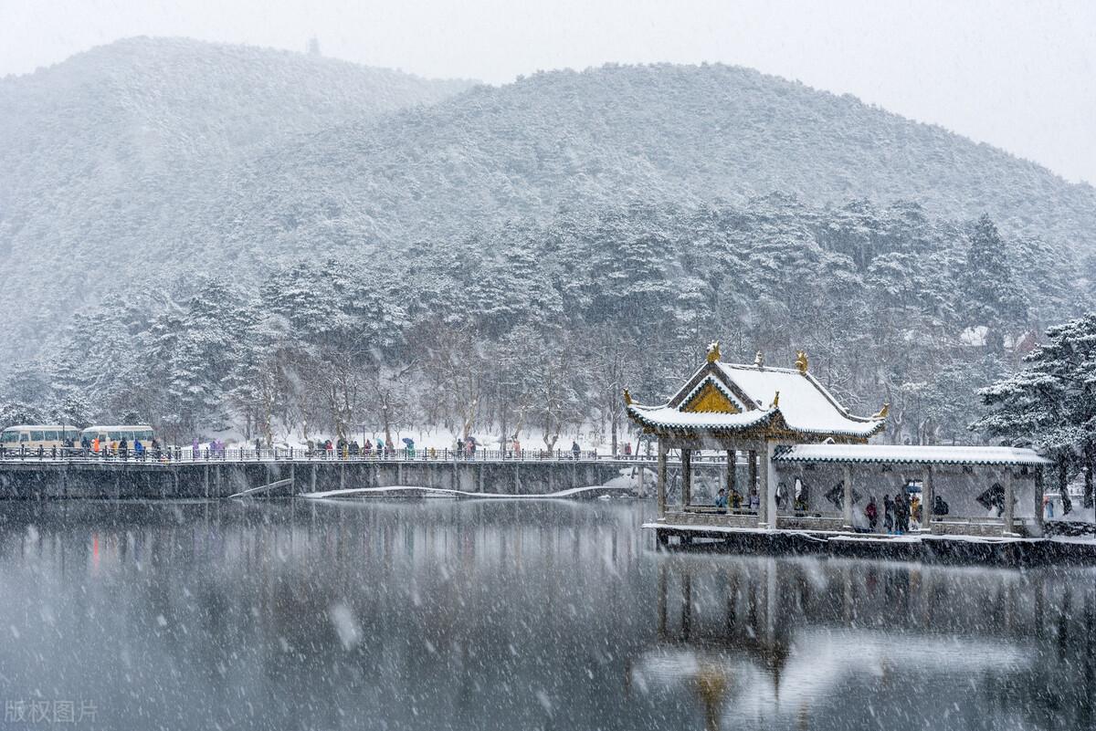 写雪的句子24句，总有一句让你心仪!