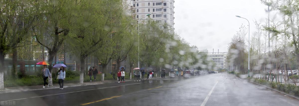 在雨中作文1000字以上小学习作《雨中的回忆》-小学作文-电子课本网 在雨中作文1000字以上小学习作《雨中的回忆》-小学作文