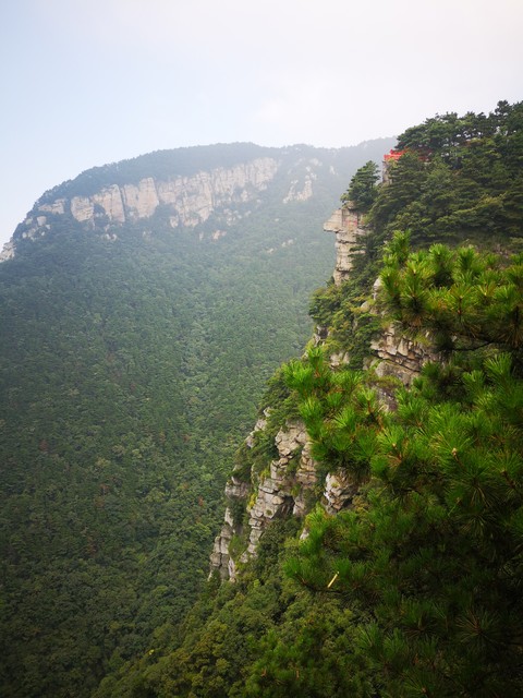 赞美庐山诗句10首，领略诗人笔下的庐山真面目