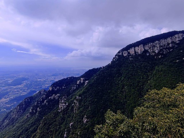 赞美庐山诗句10首，领略诗人笔下的庐山真面目