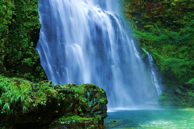 赞美庐山诗句10首，领略诗人笔下的庐山真面目