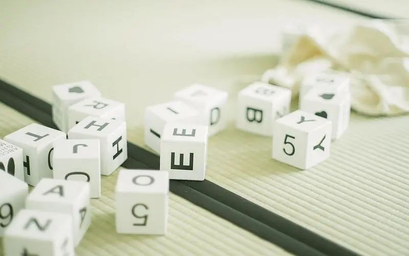 特别深爱一个人的句子20句，读一遍就念念不忘