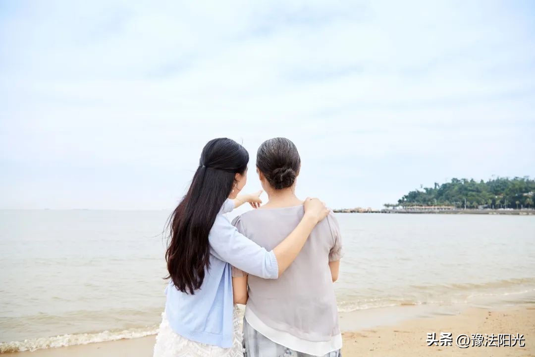 关于母爱的诗句10首，致敬伟大母爱