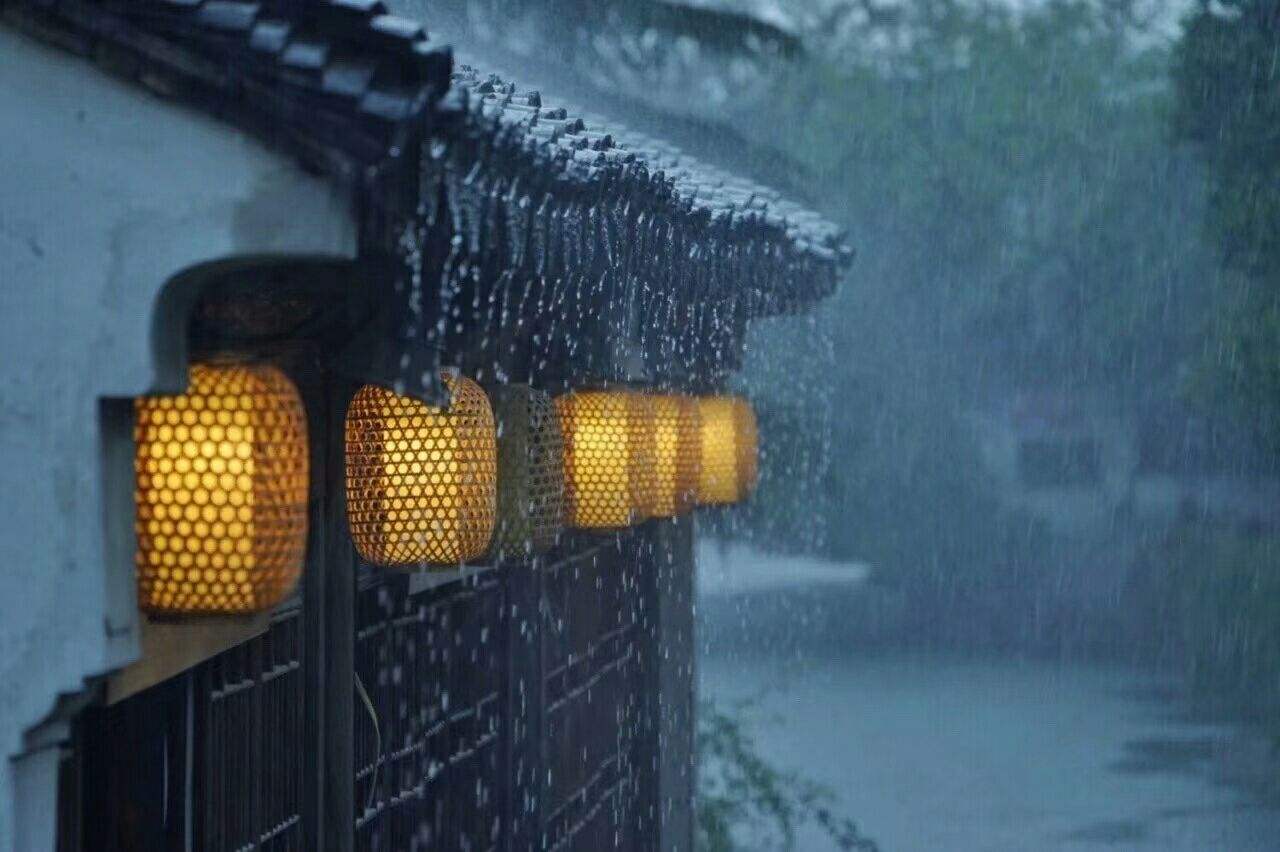 听雨的经典诗句15首，枕书同听雨声眠