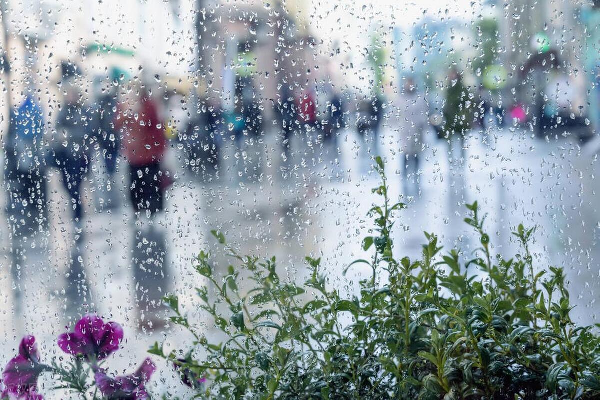 下雨天的句子适合发朋友圈40句，句句触心