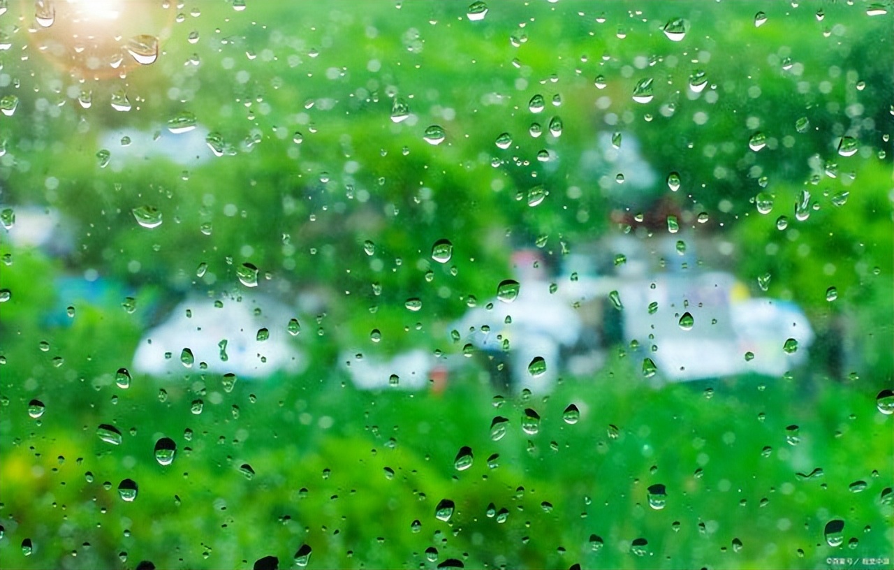 关于夏天的诗8首（原文、释义及赏析）