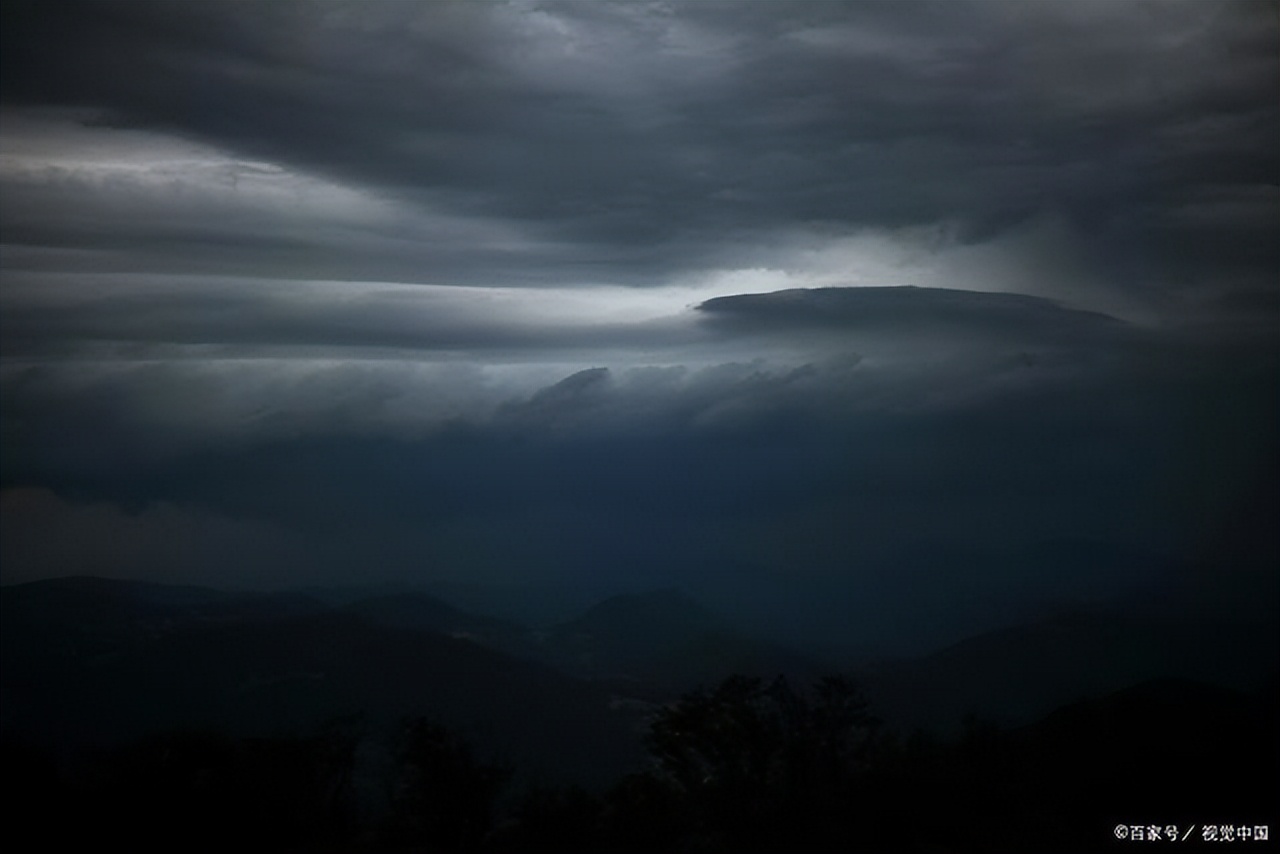 关于夏天的诗8首（原文、释义及赏析）