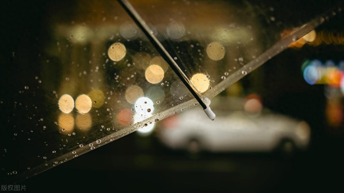 发个下雨天心情短语20句，体会雨天该有的浪漫