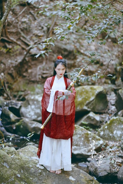 异乡思念家乡的诗句10句，献给无法归家的你！