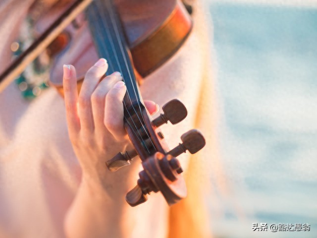 目光作文600字初中习作（那束别样的目光）