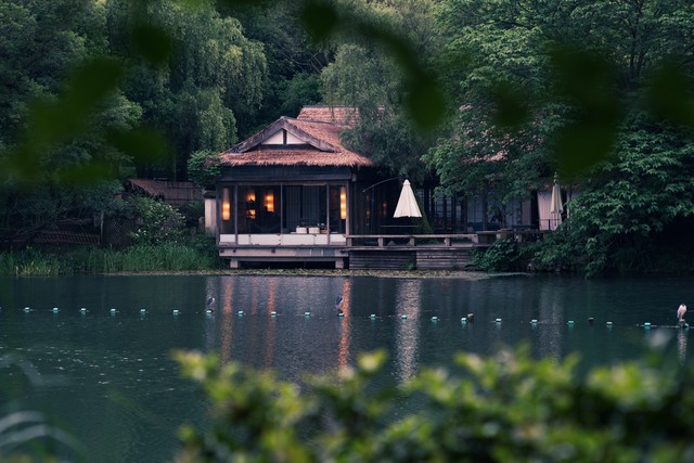 描写秋天的句子唯美20句，感受秋天的静谧与诗意