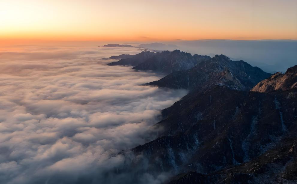 泰山的诗句5首，雨润青峦 石映晴光