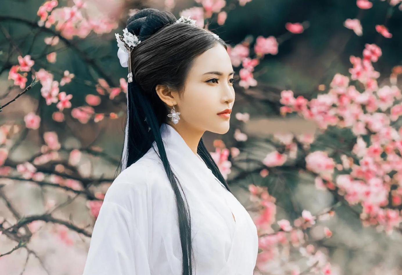 经典爱国诗句10首，字字珠玑，人生必读!