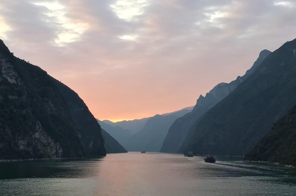 经典爱国诗句10首，字字珠玑，人生必读!