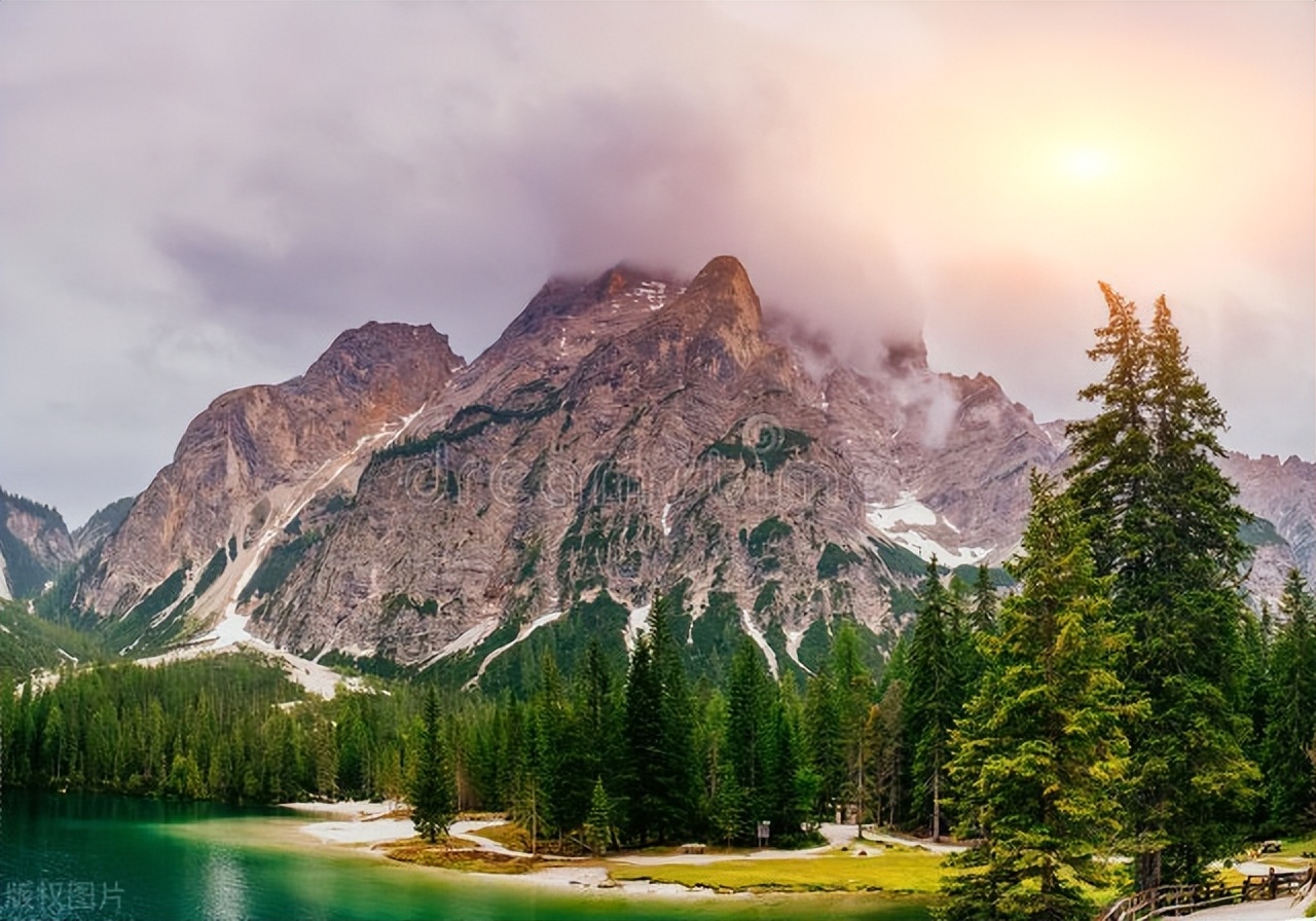 很累又必须坚持的文案10句，写给很累，还咬牙坚持的你