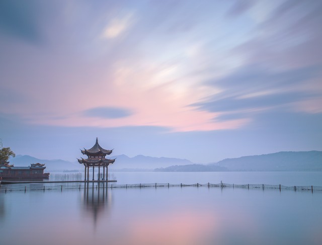 赞美西湖的简短句子15句，带你领略人间仙境!