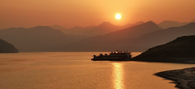 关于描写秋天的诗句10首，触摸秋天的灵魂