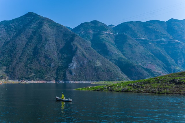 离别诗句唯美6首，不谈亏欠，谢谢曾遇见