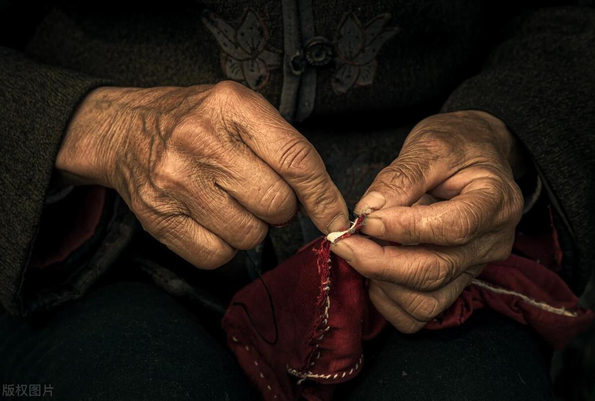 描写母亲的诗句10首，品味永恒的母爱