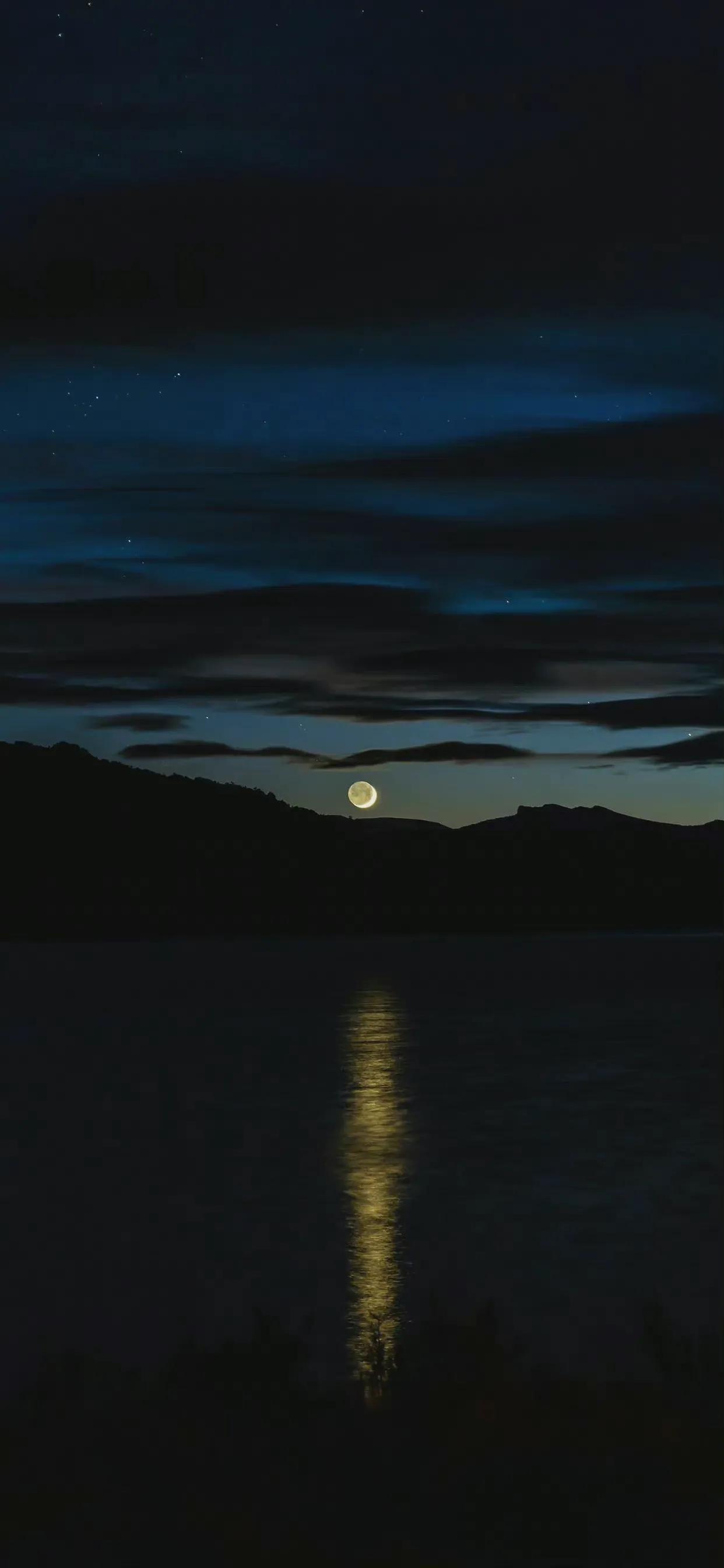 描写月亮的诗句10句，共赏经典里的月色