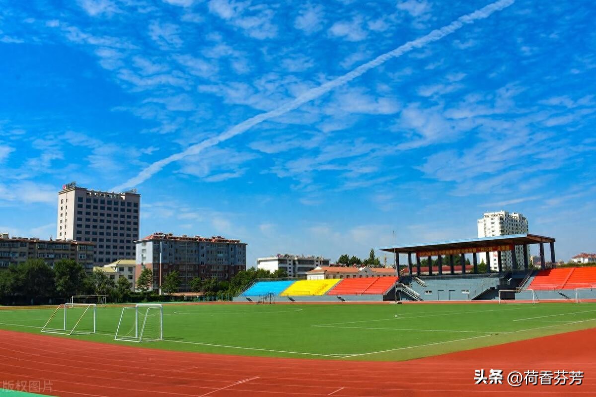 校园一角作文小学四年级习作（汇总5篇）