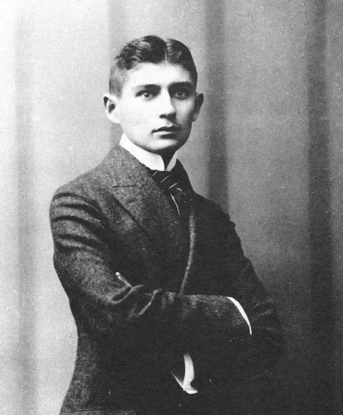 卡夫卡名言12句，走进作家的精神世界