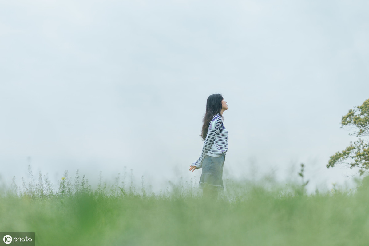祝自己生日简单的话10句，一个人的生日，一个人的精彩