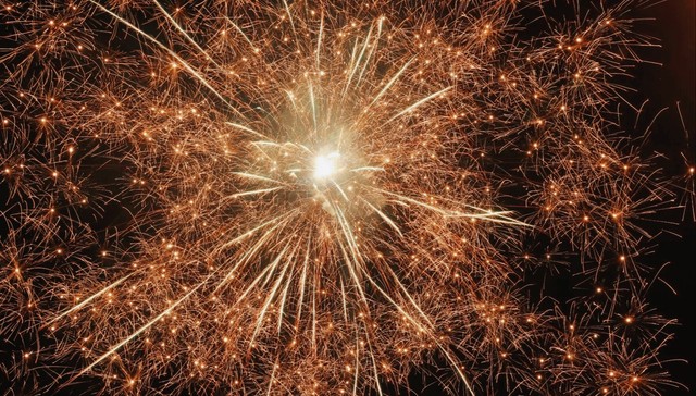 烟花的唯美句子20句，带你进入绚丽世界