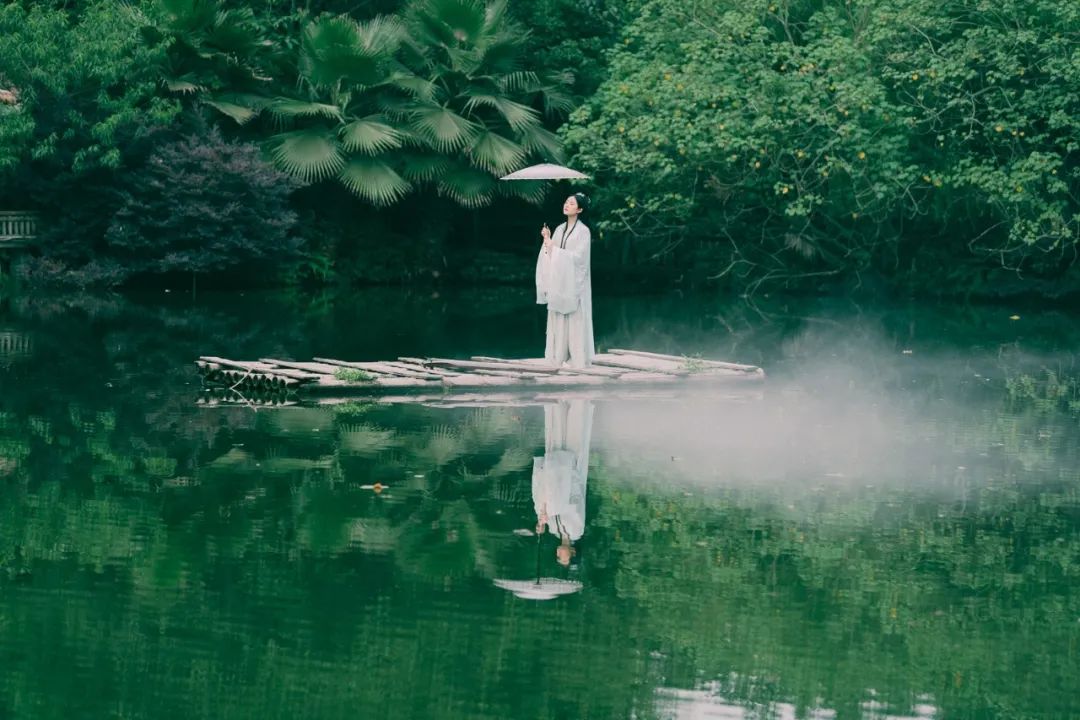 关于痴情的诗句7首，每一首都让人心醉