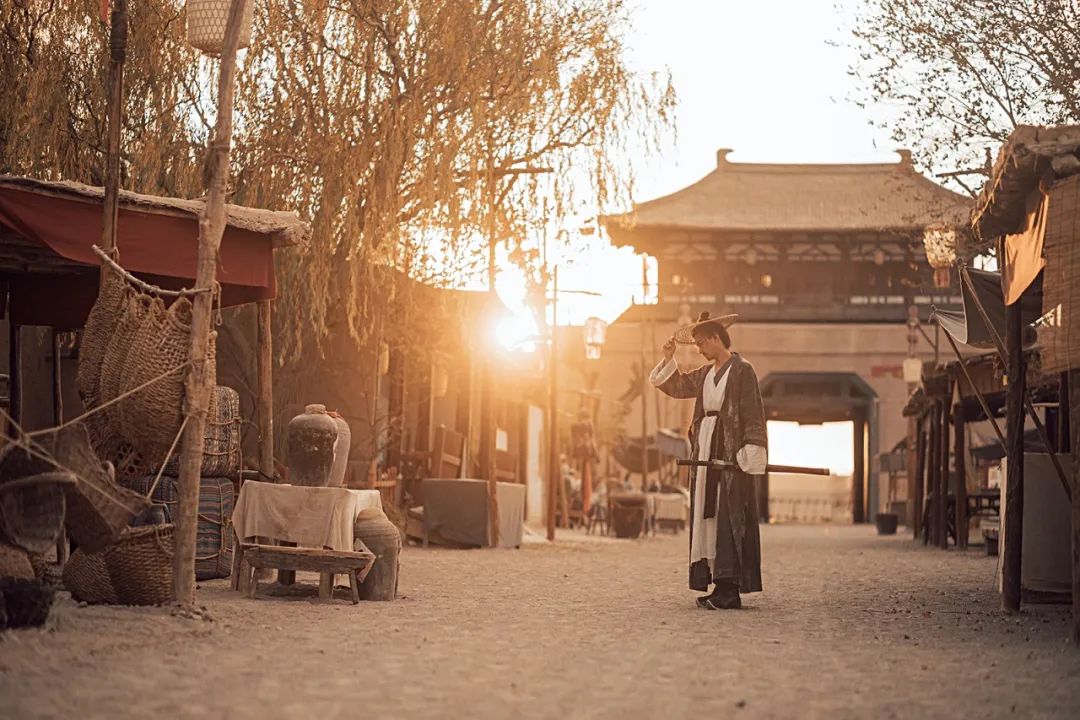 豪放的诗句12首，一生一定要读一次!