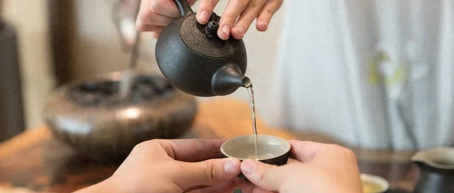 伤感的诗12句，一读就无限伤感！