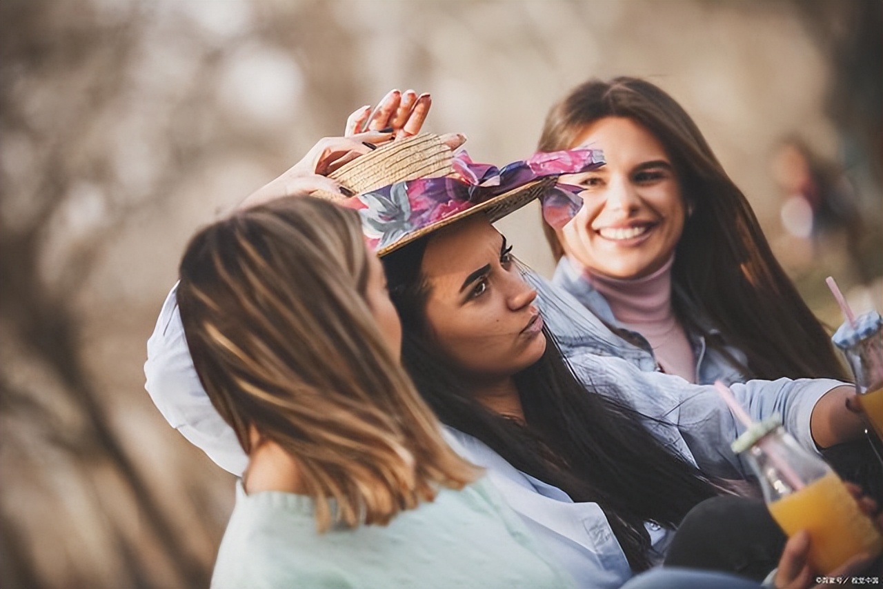 女人气质文案20句，成熟优雅，气质满分
