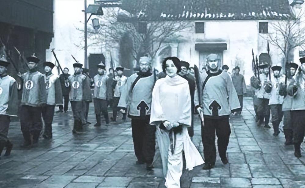 秋瑾诗词10首，欣赏巾帼英雄的豪情壮志