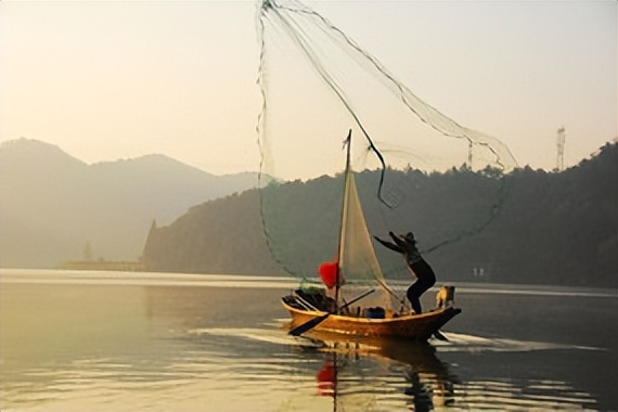 江上渔者古诗（原文、译文及赏析）